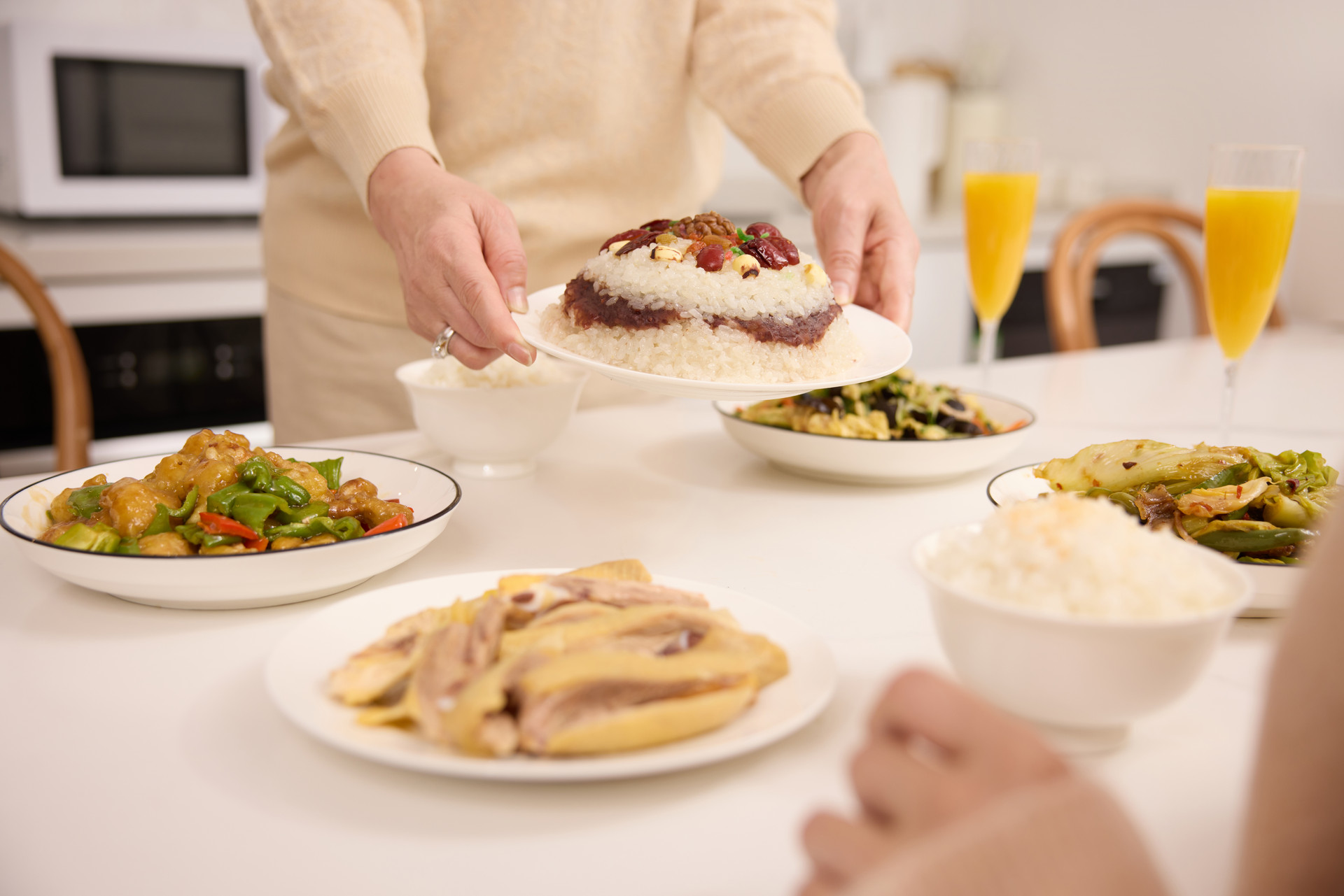 先吃菜还是先吃饭？这种进餐顺序帮你轻松控制血糖！缩略图